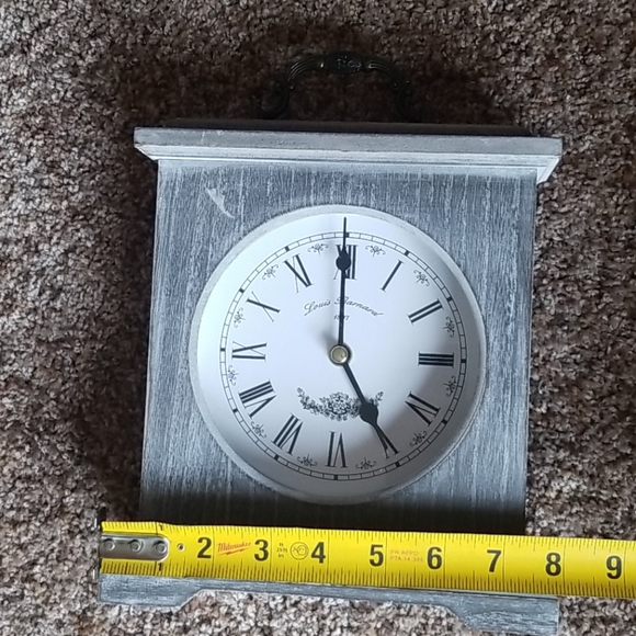 Gray Table Clock - Picture 6 of 7